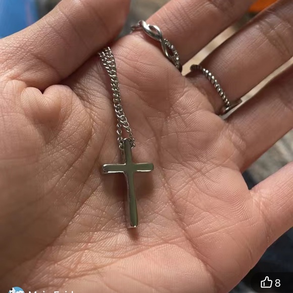 Minimalist Style Silvery Cross Pendant Necklace - Picture 6 of 6